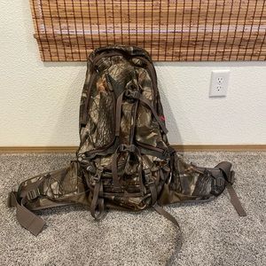 Badlands 2800 pack, never been used! Unconditional lifetime warranty.